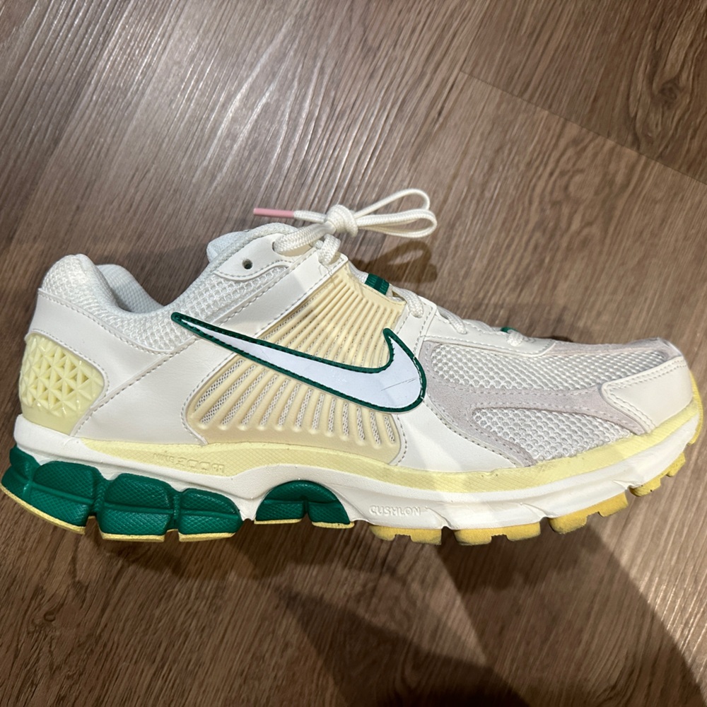 Nike Zoom Vomero 5 - Malachite Alabaster - Mens 10.5 - worn once